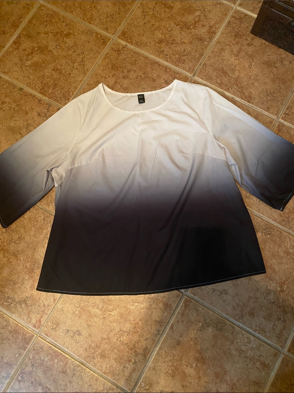 EMERY ROSE Ombre Crewneck Blouse in White and Black